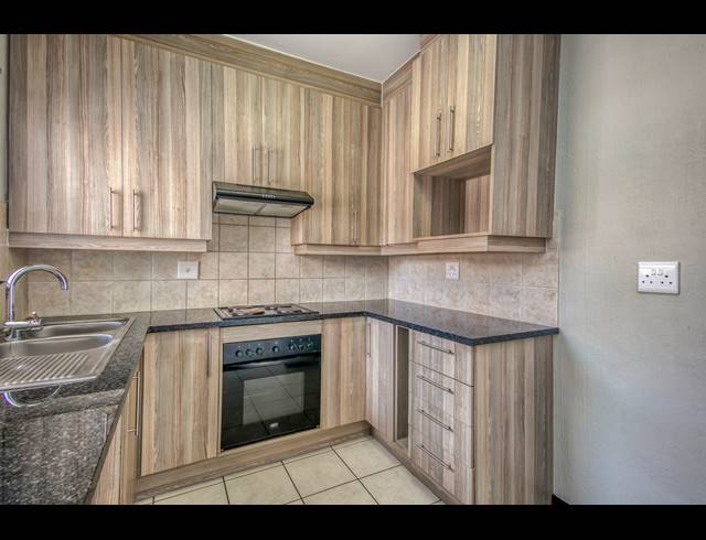 2 BEDROOM DUPLEX TO LET IN WILGEHEUWEL